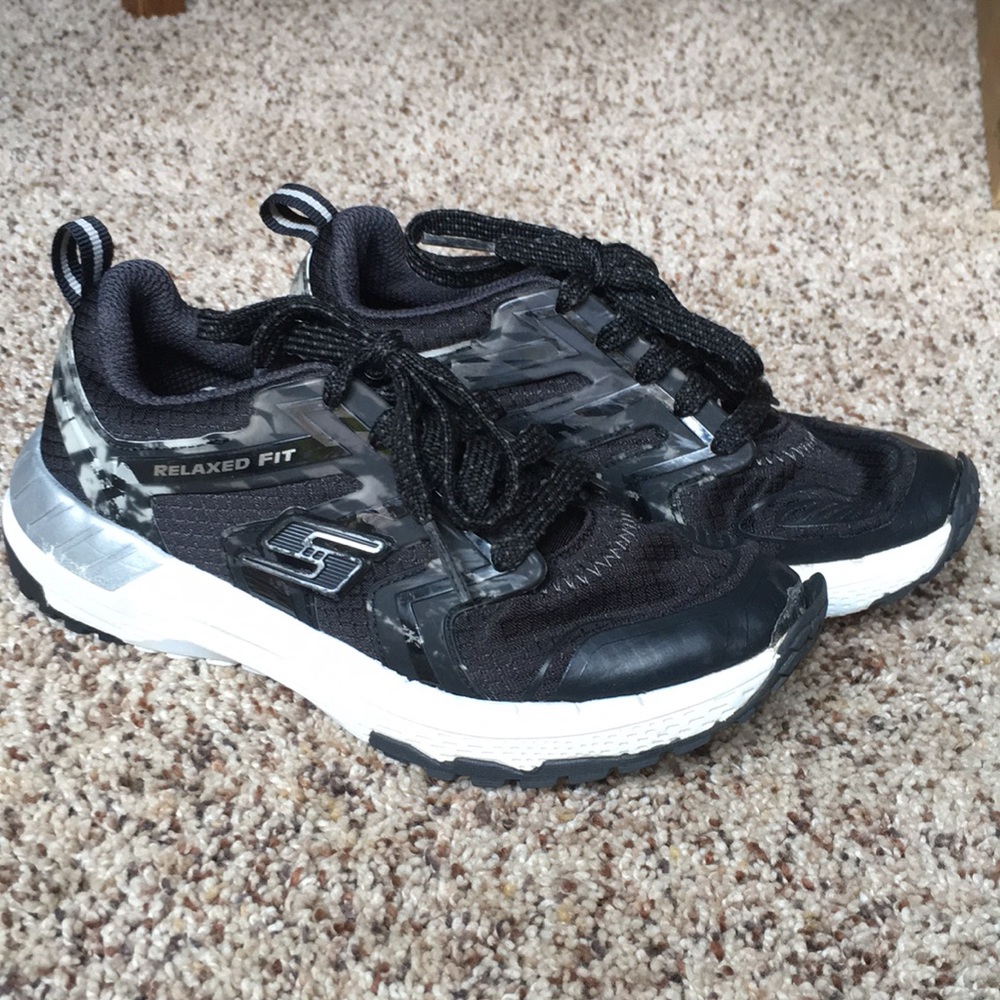 ⏰🛍 Skechers - Boys Black Tennis Shoes